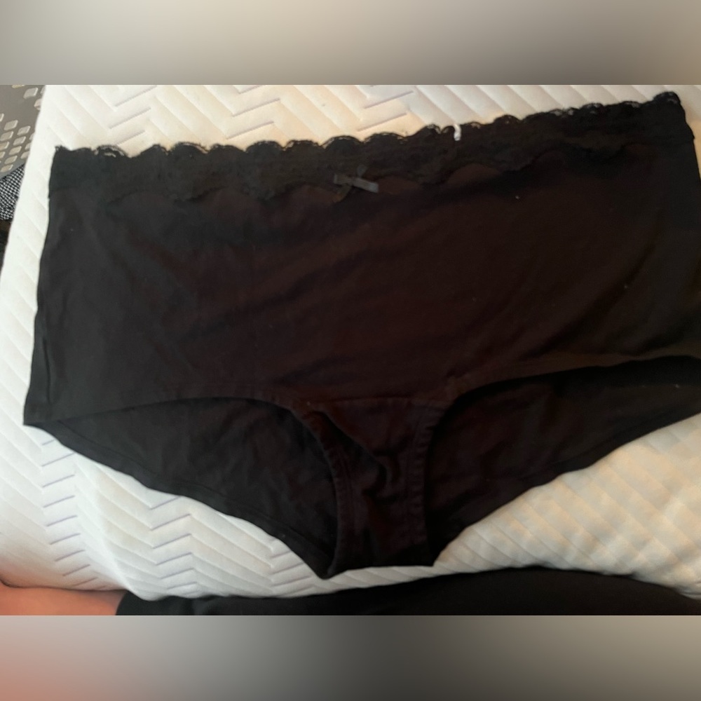Cotton shorts with lace top trim